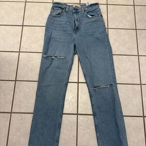 Abercrombie Ultra High Rise 90s Straight Leg Jean with Butt Rip